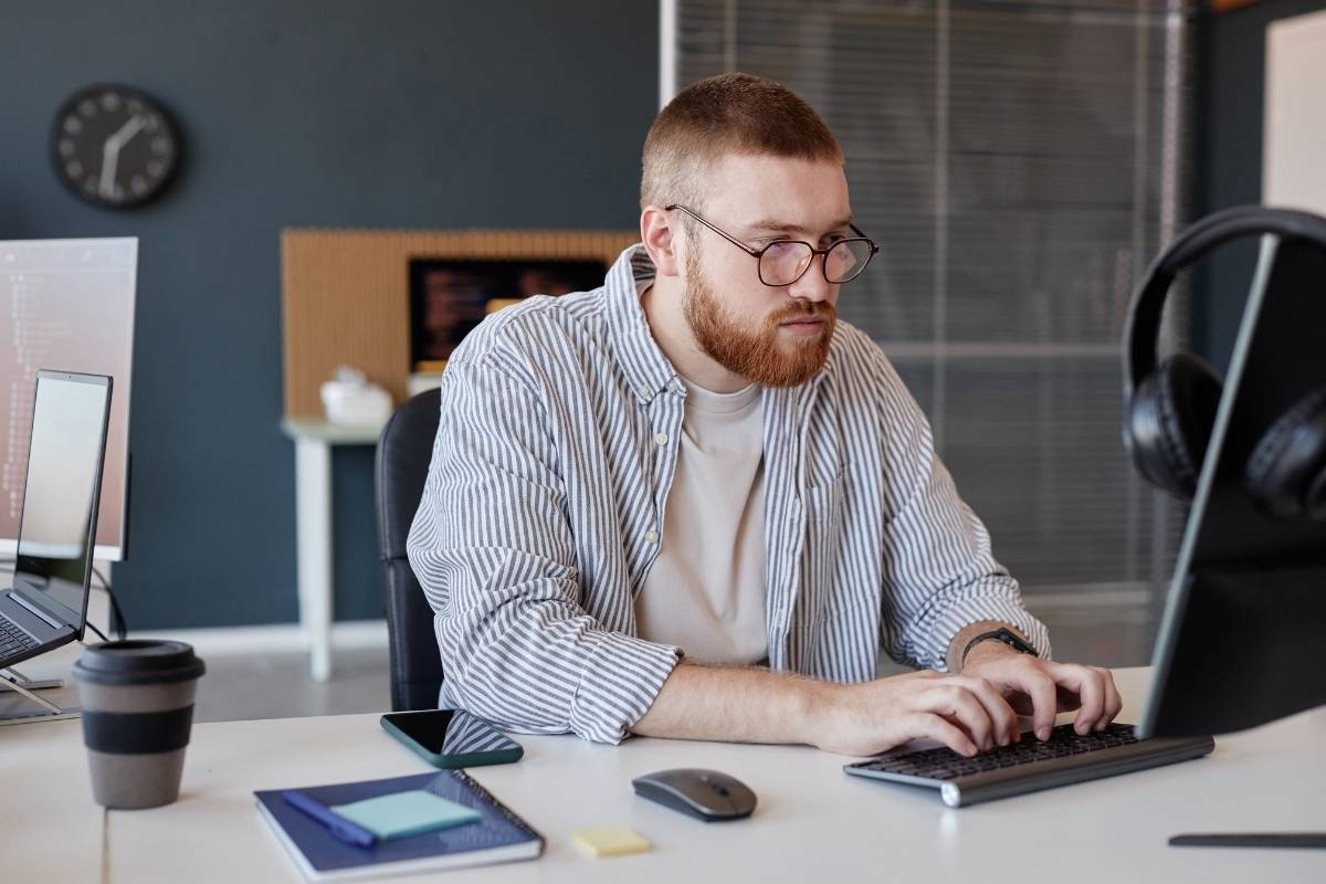 Affaticamento visivo digitale: come riconoscerlo e prevenirlo
